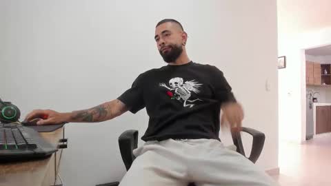 Snapshot of matheusbeard2 chatting on November 2025 08:35:02 PM Matheus online show from November 2025 08:35:02 PM