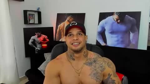 Snapshot of mathews_roses chatting on December 2025 10:04:02 PM Marck Mathews online show from December 2025 10:04:02 PM