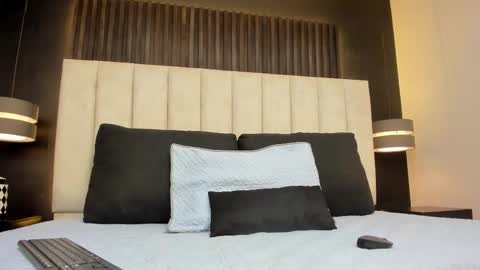 Snapshot of mathilda_liz chatting on September 2025 12:32:02 PM mathilda_liz online show from September 2025 12:32:02 PM