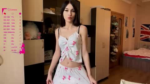Monika online show from October 2025 10:05:02 AM