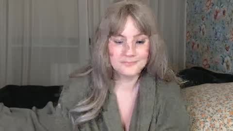 Snapshot of mathilde_solveig chatting on December 2024 03:57:01 PM mathilde_solveig online show from December 2024 03:57:01 PM