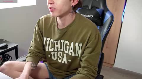 Snapshot of mathwx_ chatting on October 2025 03:01:02 PM Alejandro Alex online show from October 2025 03:01:02 PM