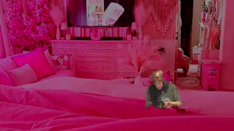 MOLLY MILLS online show from October 2025 09:30:01 PM