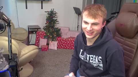 Snapshot of mattcashxxx chatting on December 2024 05:10:01 PM Matt Cash online show from December 2024 05:10:01 PM