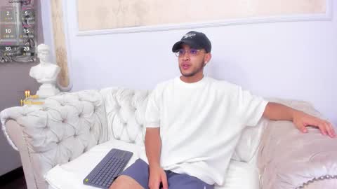 Snapshot of matteoricci_ chatting on November 2025 08:11:01 PM MatteoRicci online show from November 2025 08:11:01 PM