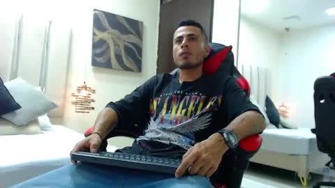 Snapshot of matthewcullenn chatting on December 2025 09:20:02 PM Matthew online show from December 2025 09:20:02 PM