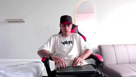 Snapshot of matthewcullenn chatting on December 2025 05:21:02 PM Matthew online show from December 2025 05:21:02 PM