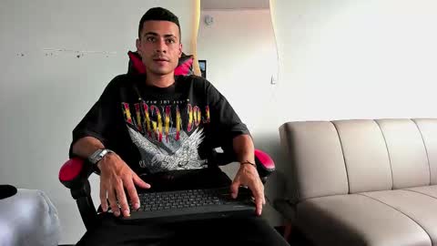 Snapshot of matthewcullenn chatting on December 2025 07:43:01 PM Matthew online show from December 2025 07:43:01 PM