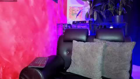 Snapshot of matthewfoxxx chatting on July 2026 05:45:01 AM MATTHEW online show from July 2026 05:45:01 AM