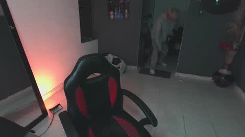 mattias     online show from March 2025 04:30:02 AM