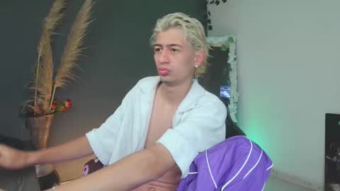 mattias     online show from October 2025 05:07:02 AM