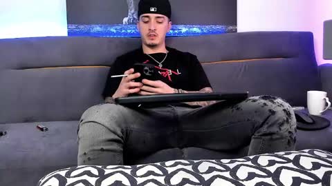 Snapshot of mattytwink69 chatting on December 2024 01:03:02 AM Matt online show from December 2024 01:03:02 AM