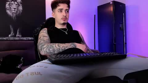 Snapshot of mattytwink69 chatting on January 2025 07:31:01 AM Matt online show from January 2025 07:31:01 AM