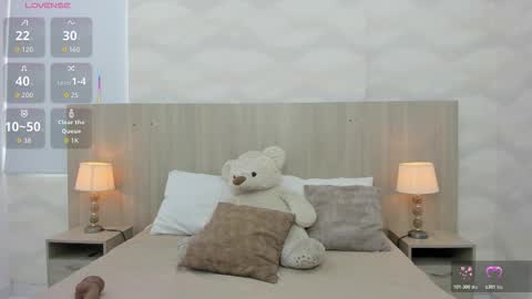 Marce online show from November 2025 07:28:01 PM