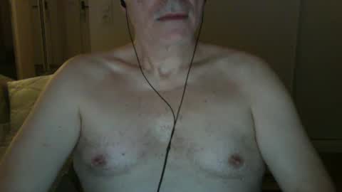 Snapshot of maturehotman chatting on December 2024 07:15:02 AM maturehotman online show from December 2024 07:15:02 AM