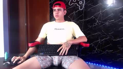 Snapshot of maty_hard chatting on January 2025 10:00:02 AM Matias online show from January 2025 10:00:02 AM