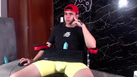 Snapshot of maty_hard chatting on March 2025 01:45:01 PM Matias online show from March 2025 01:45:01 PM