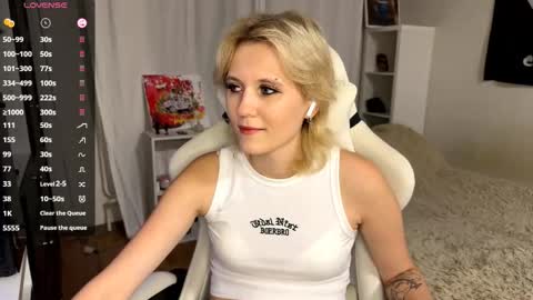 Mia online show from September 2025 04:18:01 PM