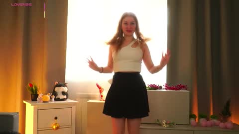 maureencoombs online show from March 2026 04:45:02 AM