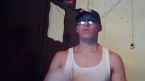 Snapshot of maurodirty chatting on December 2025 06:32:01 AM Mauro online show from December 2025 06:32:01 AM