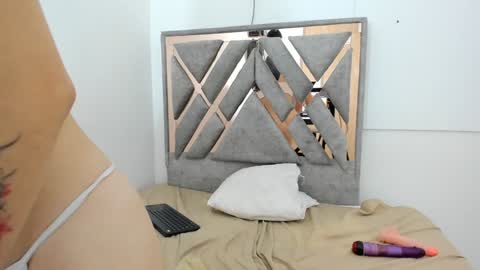 Snapshot of mavie_ivanova chatting on February 2025 10:55:02 PM mavie_ivanova online show from February 2025 10:55:02 PM