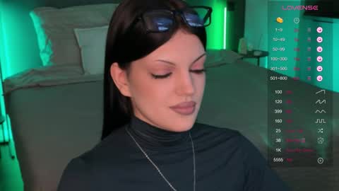 Snapshot of mavis_crystal chatting on November 2025 08:52:02 PM Mavis online show from November 2025 08:52:02 PM