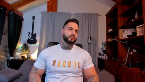 Snapshot of max_dic1 chatting on January 2025 01:49:02 PM max D. online show from January 2025 01:49:02 PM