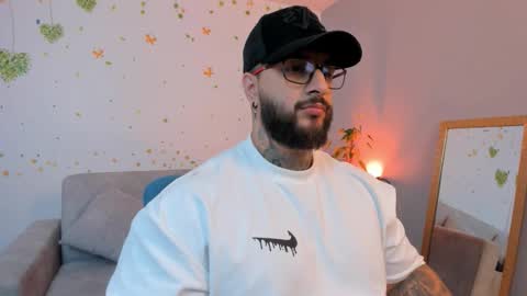 Snapshot of max_dic1 chatting on November 2025 01:40:01 AM max D. online show from November 2025 01:40:01 AM