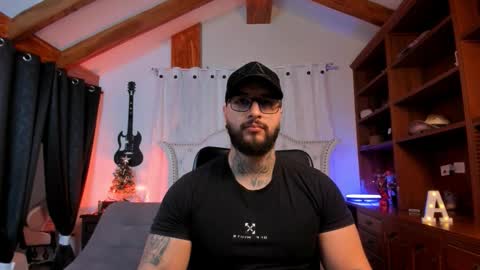 max D. online show from December 2025 11:19:01 AM