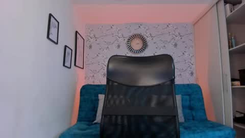 Snapshot of max_dic1 chatting on April 2026 01:45:01 AM max D. online show from April 2026 01:45:01 AM