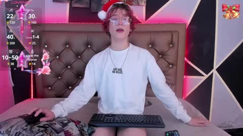 Snapshot of max_lover1 chatting on December 2024 03:37:01 PM Max lover1 online show from December 2024 03:37:01 PM