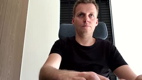 Snapshot of max_straight_1 chatting on February 2025 11:22:02 AM Max take off clothes online show from February 2025 11:22:02 AM