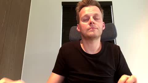 Snapshot of max_straight_1 chatting on February 2025 02:24:02 PM Max take off clothes online show from February 2025 02:24:02 PM