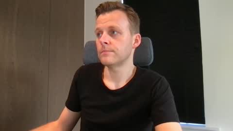 Snapshot of max_straight_1 chatting on February 2025 07:56:02 AM Max take off clothes online show from February 2025 07:56:02 AM