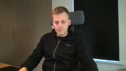 Snapshot of max_straight_1 chatting on February 2025 01:10:02 PM Max take off clothes online show from February 2025 01:10:02 PM