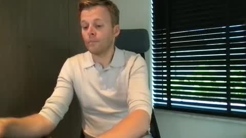 Snapshot of max_straight_1 chatting on September 2025 07:10:02 AM Max take off clothes online show from September 2025 07:10:02 AM