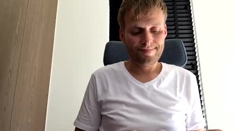 Snapshot of max_straight_1 chatting on October 2025 10:57:02 AM Max take off clothes online show from October 2025 10:57:02 AM