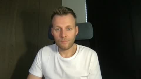 Max take off clothes online show from February 2026 08:22:01 AM