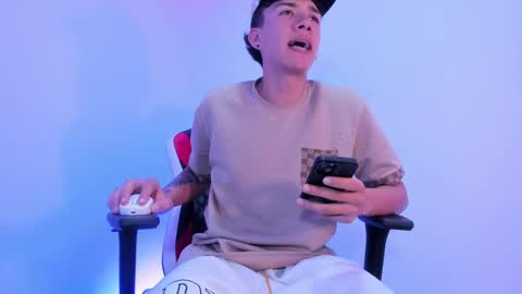 Snapshot of max_thomsonn chatting on November 2025 12:53:02 AM Max online show from November 2025 12:53:02 AM