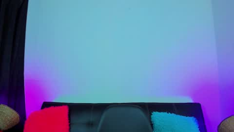 MAX     online show from October 2025 01:34:02 PM