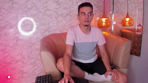 Maximiliano online show from October 2025 09:45:01 PM