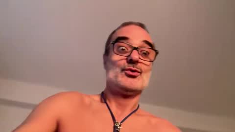 Max Mikado online show from November 2025 03:11:02 PM