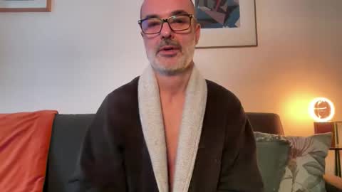 Max Mikado online show from November 2025 03:00:02 PM