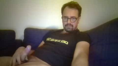 maxhorn591 online show from December 2025 10:36:02 PM