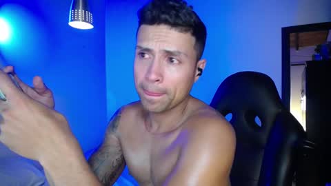 Snapshot of maxi_mux1 chatting on December 2024 09:17:02 AM MAXI      online show from December 2024 09:17:02 AM