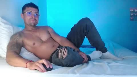 Snapshot of maxi_mux1 chatting on February 2025 09:42:02 AM MAXI      online show from February 2025 09:42:02 AM
