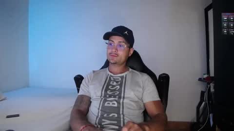 Snapshot of maxi_mux1 chatting on March 2025 02:15:01 AM MAXI      online show from March 2025 02:15:01 AM