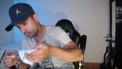 Snapshot of maxi_mux1 chatting on March 2025 05:18:02 AM MAXI      online show from March 2025 05:18:02 AM