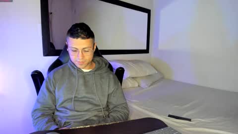 Snapshot of maxi_mux1 chatting on October 2025 02:12:02 AM MAXI      online show from October 2025 02:12:02 AM