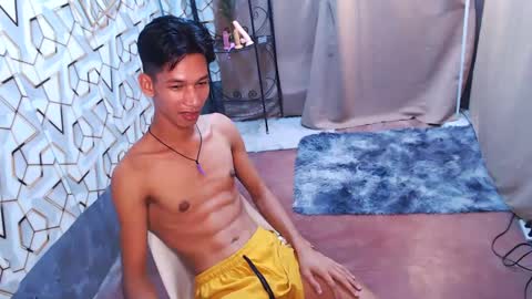 Snapshot of maxiebunny99 chatting on February 2025 02:26:01 PM Reyn online show from February 2025 02:26:01 PM